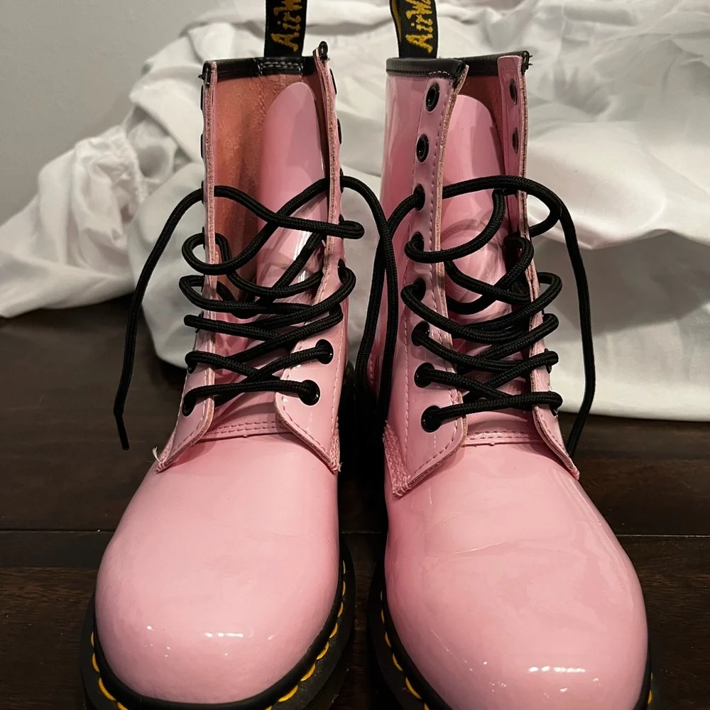 Dr. Martens 1460 Patent leather Pale Pink Combat Boots Barbiecore size 8 women’s - Picture 14 of 14